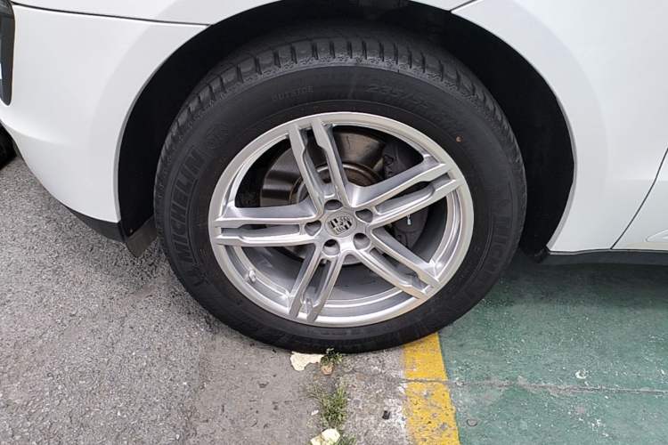 Used Porsche Macan 2014 Macan 2.0T Left Front Wheel Hub