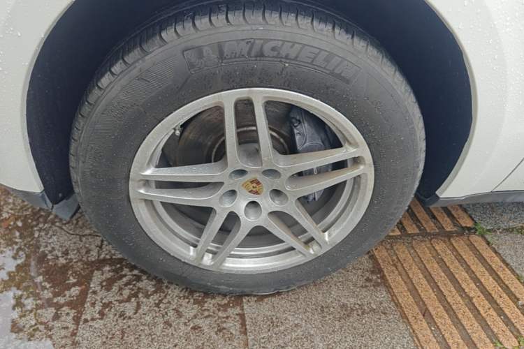 Used Porsche Macan 2014 Macan 2.0T Left Front Wheel Hub
