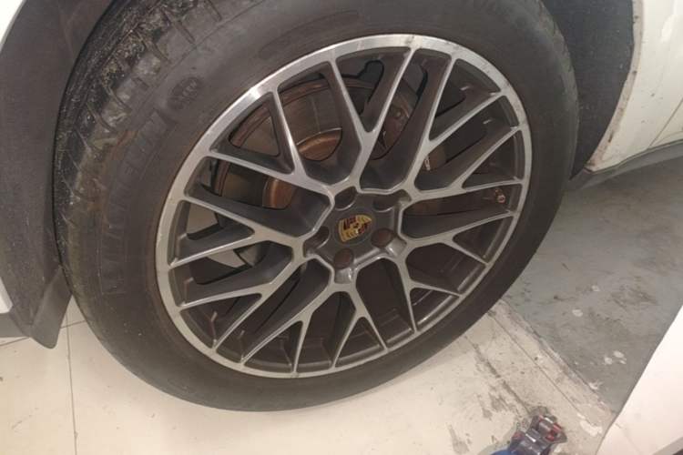 Used Porsche Macan 2014 Macan 2.0T Left Front Wheel Hub