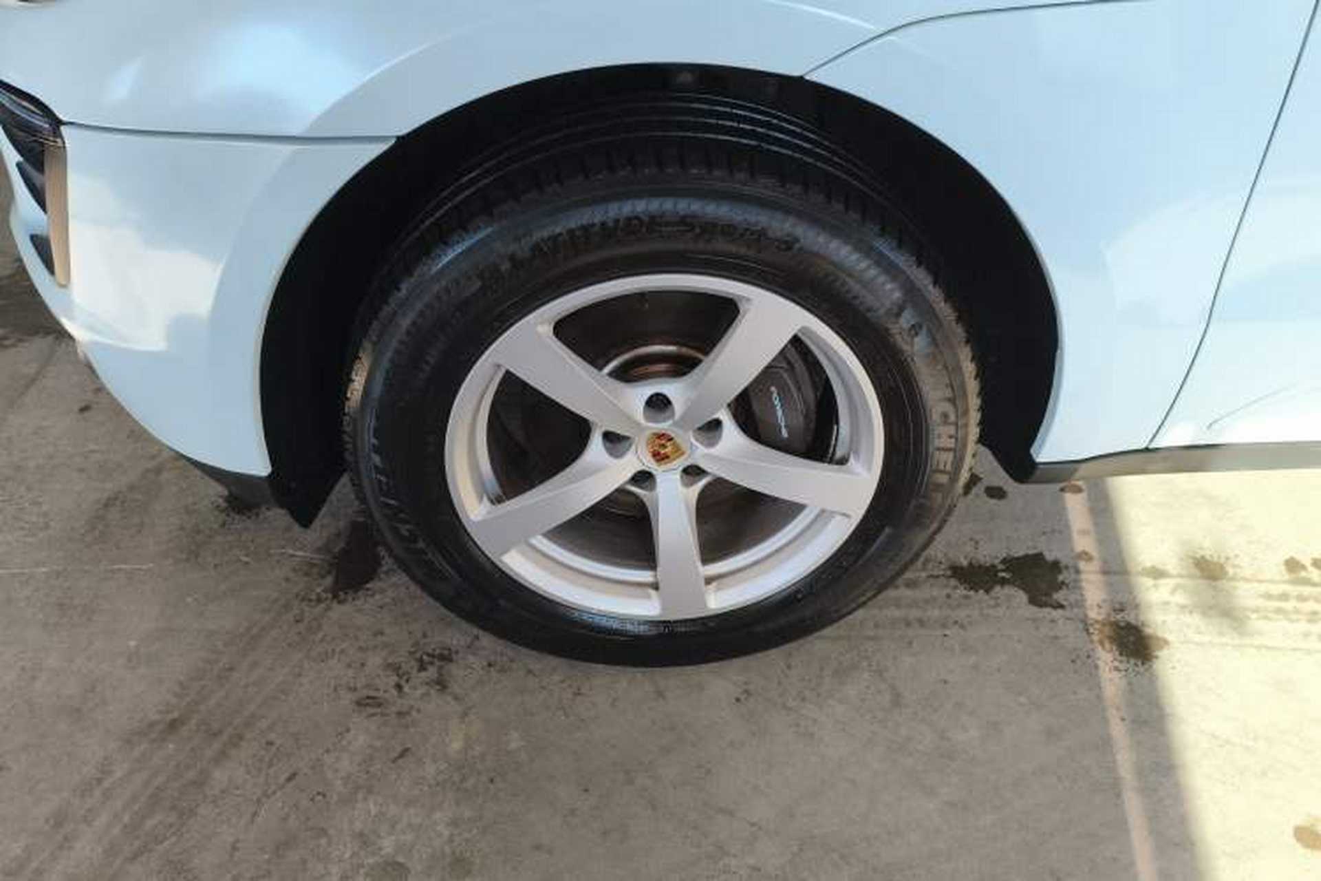 Used Porsche Macan 2014 Macan 2.0T Left Front Wheel Hub