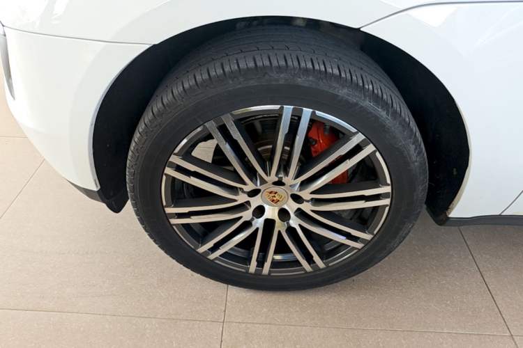 Used Porsche Macan 2014 Macan 2.0T Left Front Wheel Hub