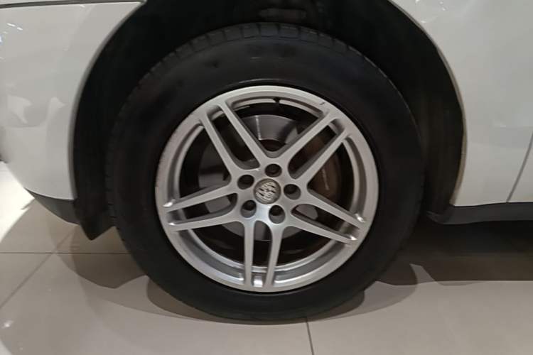 Used Porsche Macan 2014 Macan 2.0T Left Front Wheel Hub