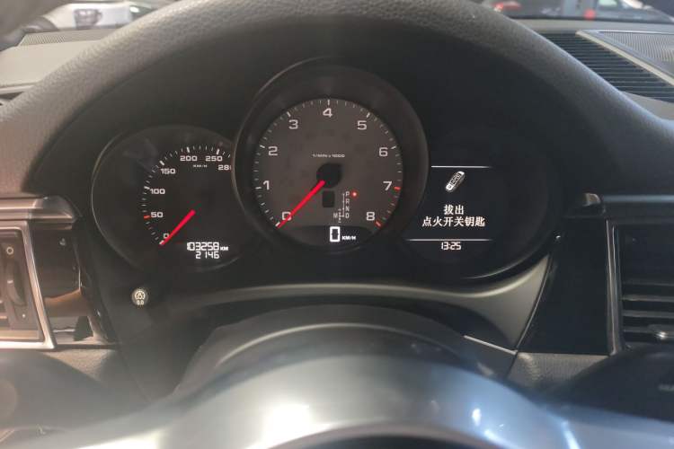 Used Porsche Macan 2014 Macan S 3.0T Odometer Close Up
