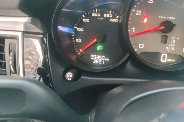 Used Porsche Macan 2014 Macan S 3.0T Odometer Close Up