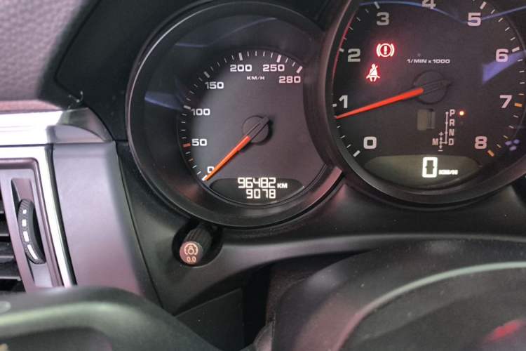 Used Porsche Macan 2014 Macan 2.0T Odometer Close Up