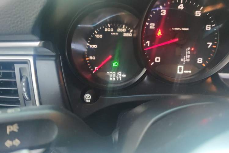 Used Porsche Macan 2014 Macan 2.0T Odometer Close Up