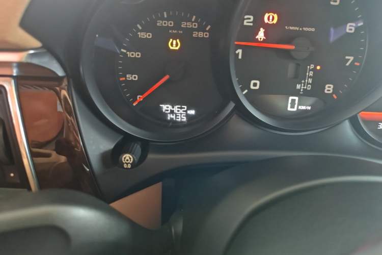 Used Porsche Macan 2014 Macan 2.0T Odometer Close Up
