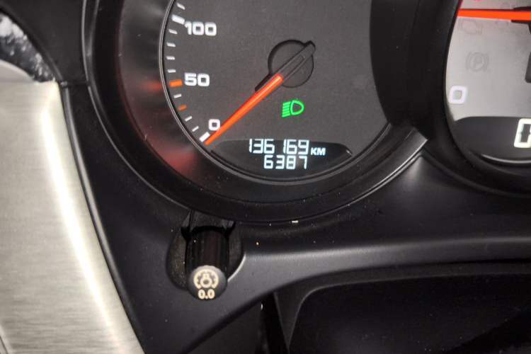 Used Porsche Macan 2014 Macan S 3.0T Odometer Close Up