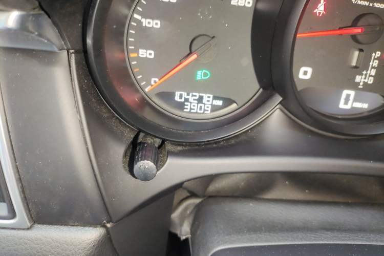 Used Porsche Macan 2014 Macan 2.0T Odometer Close Up