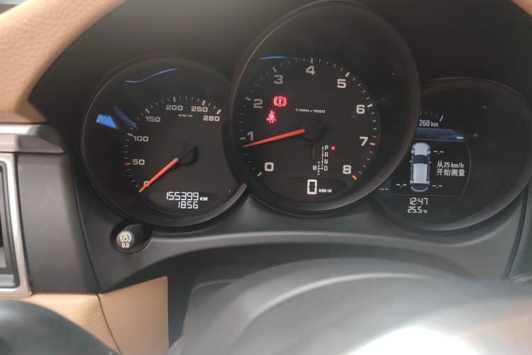 Used Porsche Macan 2014 Macan 2.0T Odometer Close Up