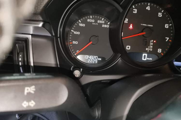 Used Porsche Macan 2014 Macan 2.0T Odometer Close Up