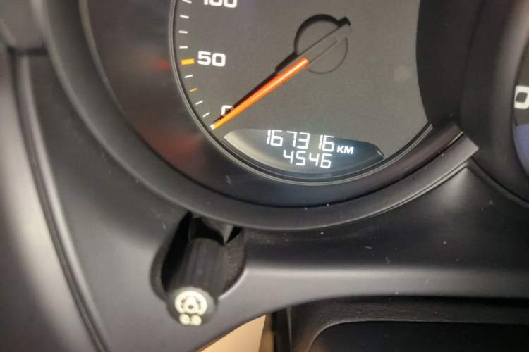 Used Porsche Macan 2014 Macan 2.0T Odometer Close Up