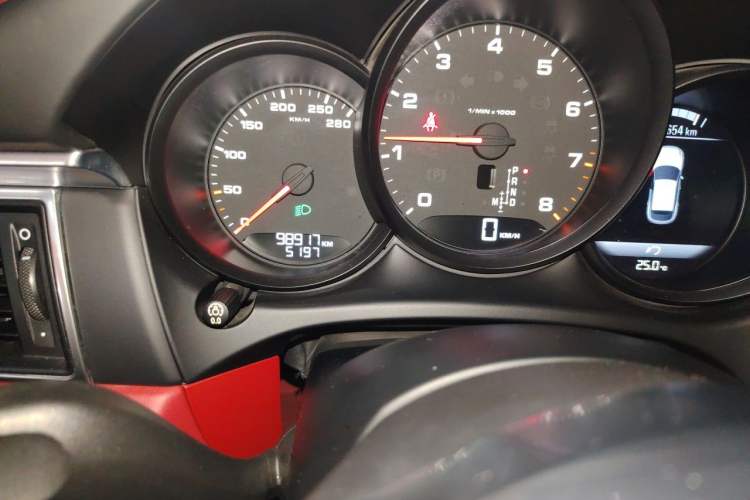 Used Porsche Macan 2014 Macan 2.0T Odometer Close Up