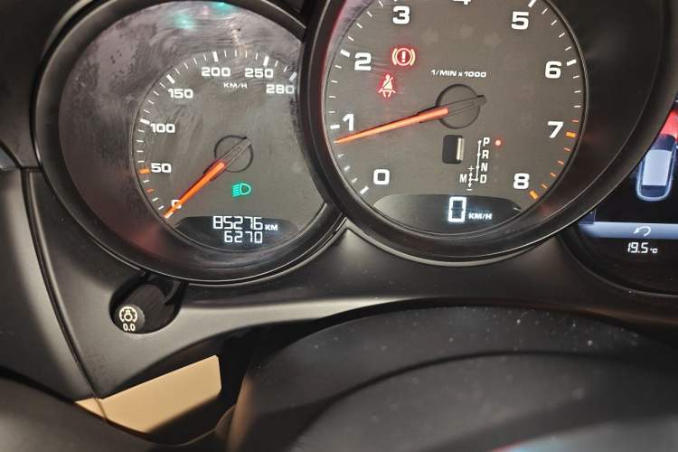 Used Porsche Macan 2014 Macan 2.0T Odometer Close Up