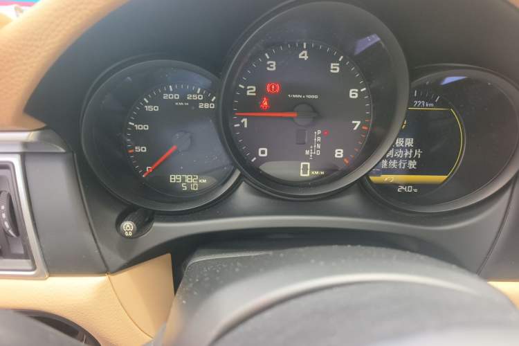 Used Porsche Macan 2014 Macan 2.0T Odometer Close Up