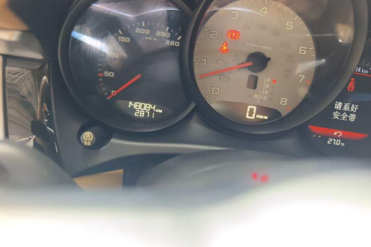 Used Porsche Macan 2014 Macan S 3.0T Odometer Close Up