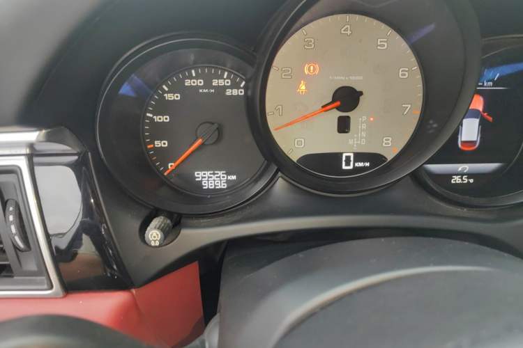 Used Porsche Macan 2014 Macan S 3.0T Odometer Close Up
