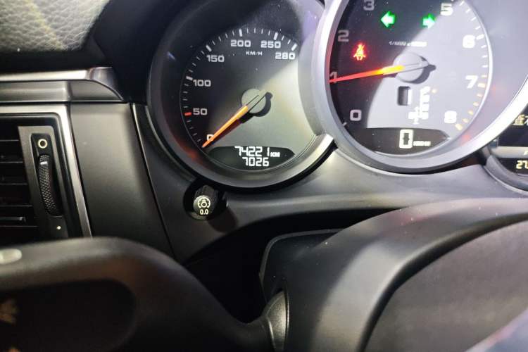 Used Porsche Macan 2014 Macan 2.0T Odometer Close Up