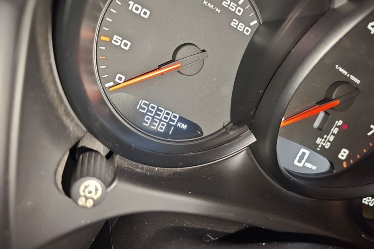 Used Porsche Macan 2014 Macan 2.0T Odometer Close Up