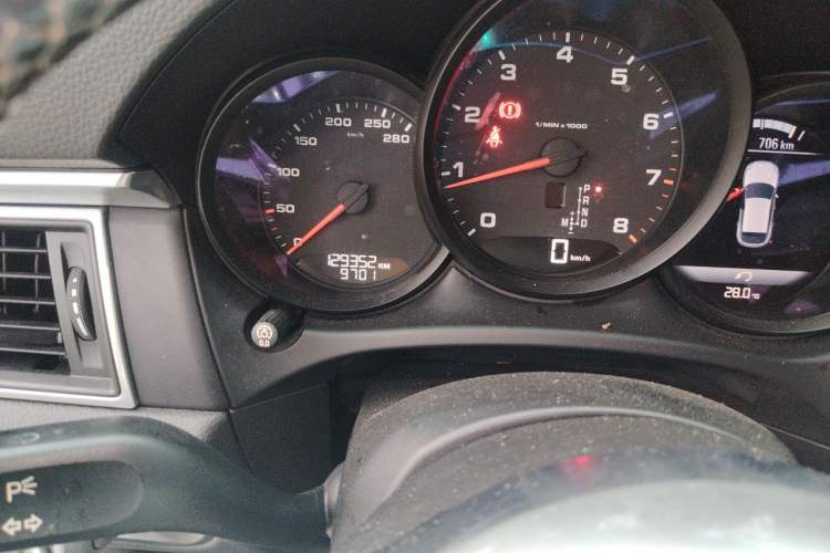 Used Porsche Macan 2014 Macan 2.0T Odometer Close Up