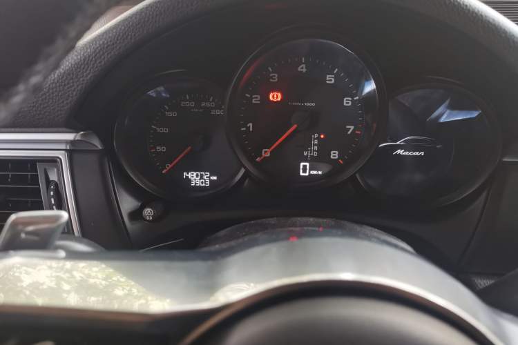 Used Porsche Macan 2014 Macan 2.0T Odometer Close Up