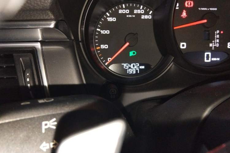Used Porsche Macan 2014 Macan 2.0T Odometer Close Up