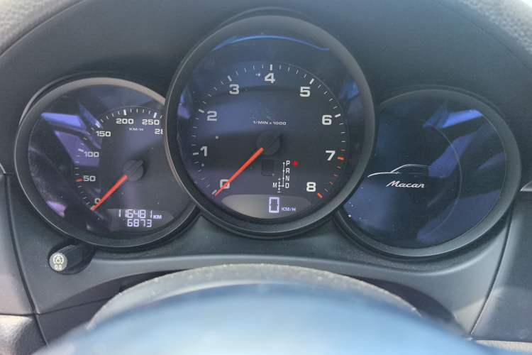 Used Porsche Macan 2014 Macan 2.0T Odometer Close Up