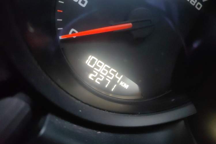Used Porsche Macan 2014 Macan 2.0T Odometer Close Up