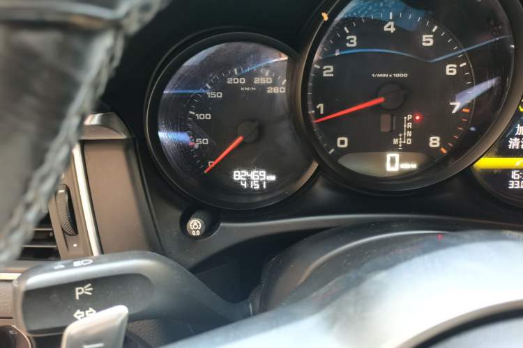 Used Porsche Macan  Odometer Close Up