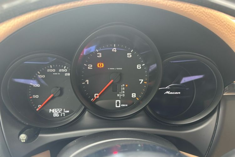 Used Porsche Macan 2014 Macan 2.0T Odometer Close Up