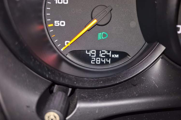 Used Porsche Macan 2014 Macan 2.0T Odometer Close Up
