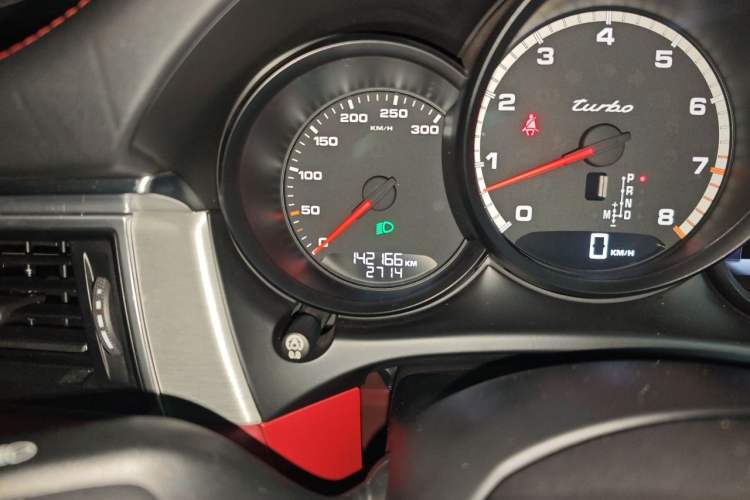 Used Porsche Macan 2014 Macan Turbo 3.6T Odometer Close Up