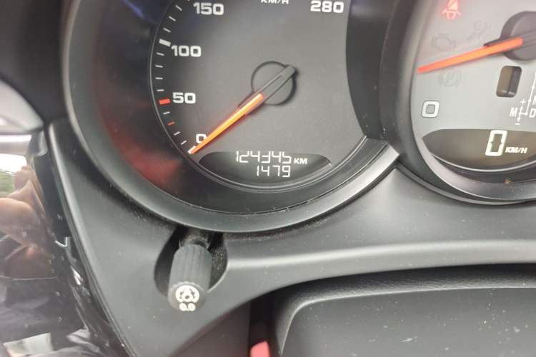 Used Porsche Macan 2014 Macan S 3.0T Odometer Close Up