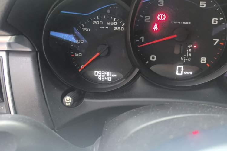 Used Porsche Macan 2014 Macan 2.0T Odometer Close Up