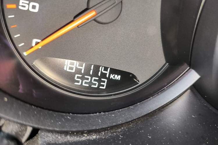 Used Porsche Macan 2014 Macan S 3.0T Odometer Close Up