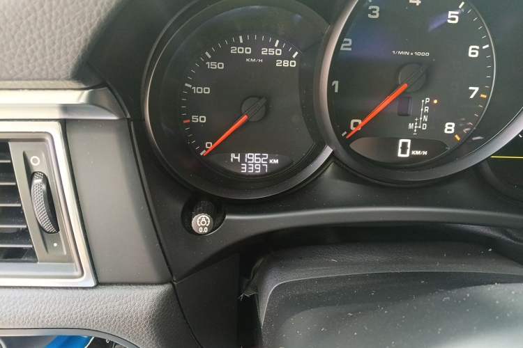 Used Porsche Macan 2014 Macan 2.0T Odometer Close Up