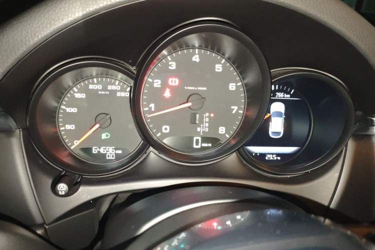 Used Porsche Macan 2014 Macan 2.0T Odometer Close Up