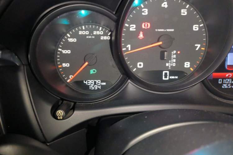 Used Porsche Macan 2014 Macan 2.0T Odometer Close Up