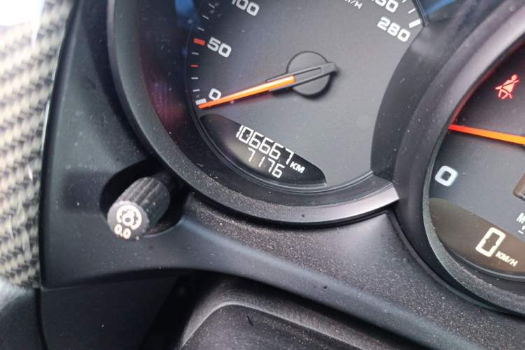 Used Porsche Macan 2014 Macan 2.0T Odometer Close Up