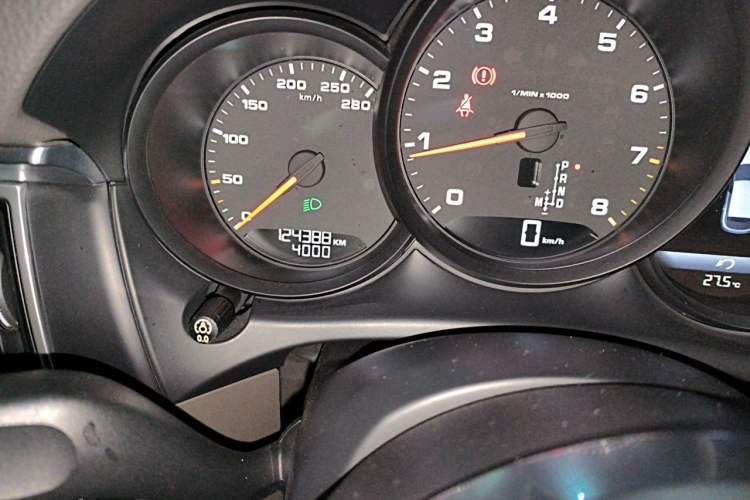 Used Porsche Macan 2014 Macan 2.0T Odometer Close Up