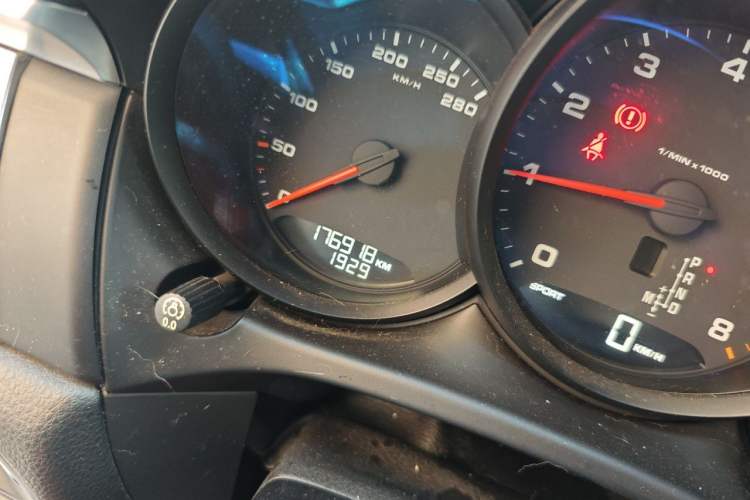 Used Porsche Macan 2014 Macan 2.0T Odometer Close Up
