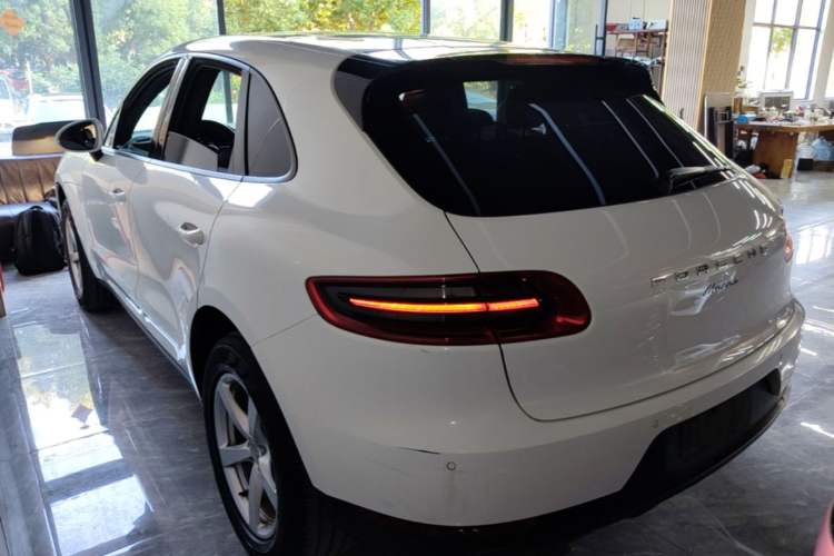 Used Porsche Macan 2014 Macan 2.0T Rear Left 45 Deg