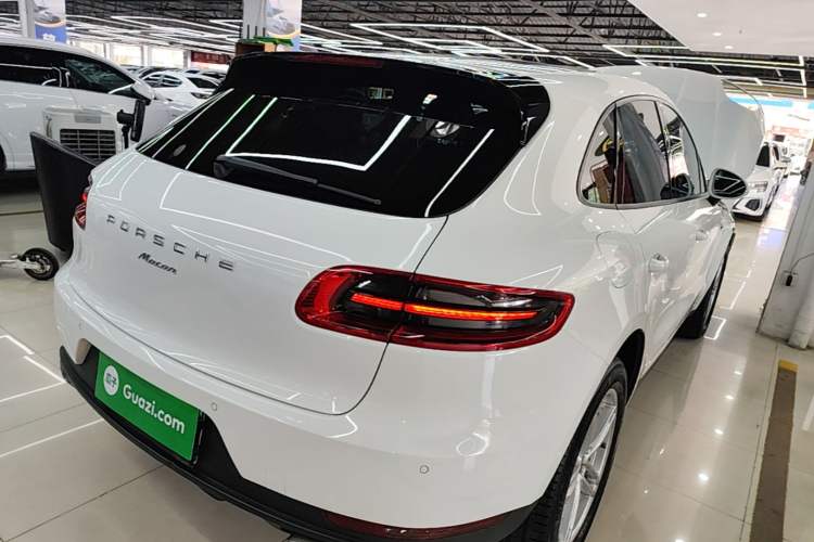 Used Porsche Macan 2014 Macan 2.0T Rear Right 45 Deg