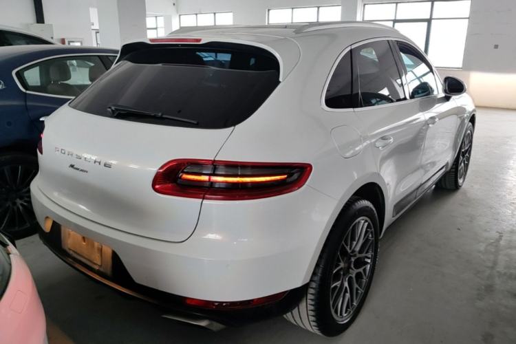 Used Porsche Macan 2014 Macan 2.0T Rear Right 45 Deg