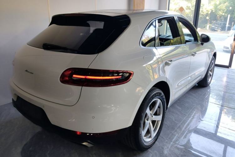 Used Porsche Macan 2014 Macan 2.0T Rear Right 45 Deg