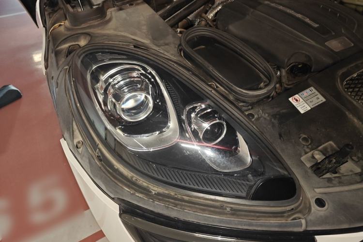 Used Porsche Macan 2014 Macan 2.0T Right Front Headlight