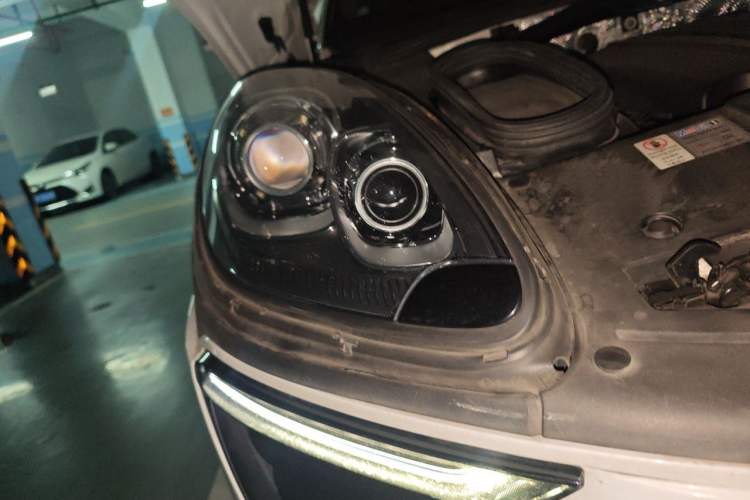 Used Porsche Macan 2014 Macan 2.0T Right Front Headlight