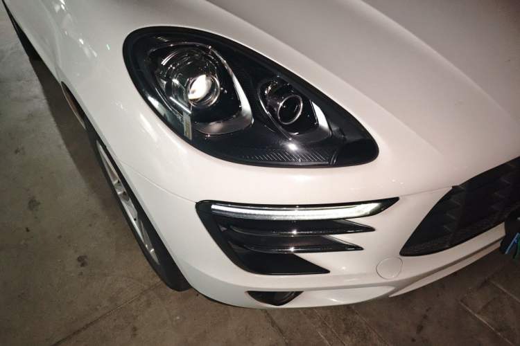 Used Porsche Macan 2014 Macan 2.0T Right Front Headlight