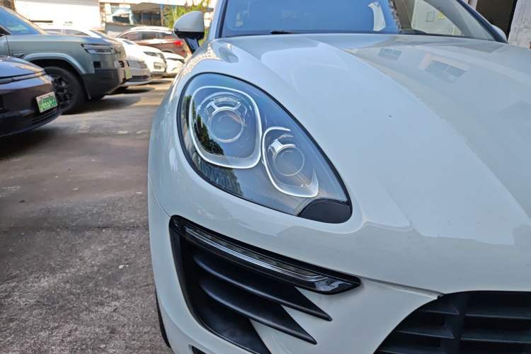 Used Porsche Macan 2014 Macan 2.0T Right Front Headlight