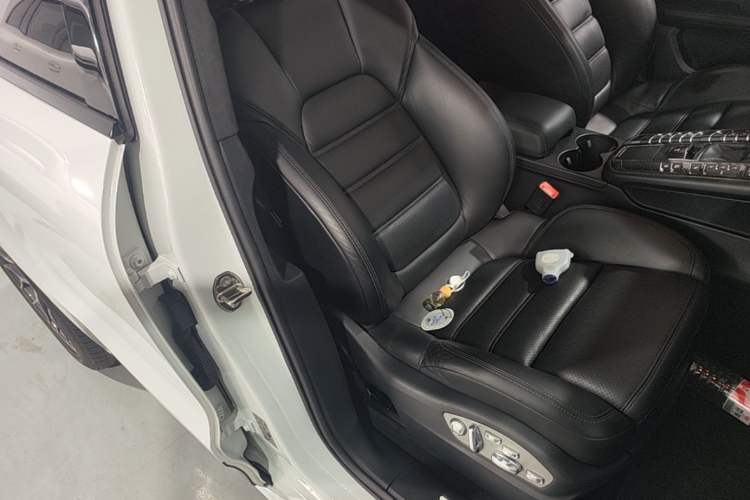 Used Porsche Macan 2014 Macan Turbo 3.6T Right Front Seat